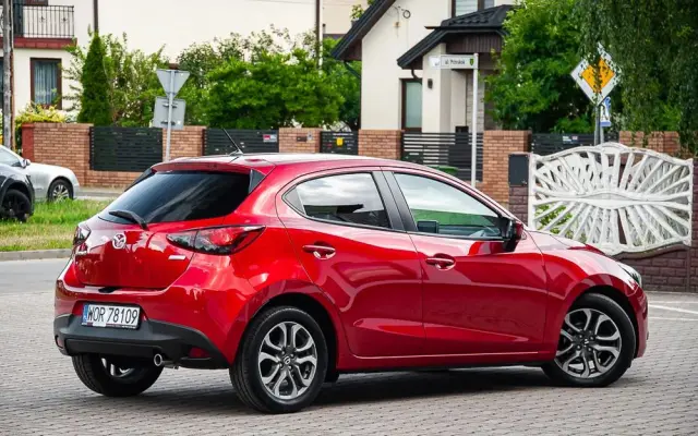 MAZDA 2 SKYACTIV-D 105 Exclusive-Line