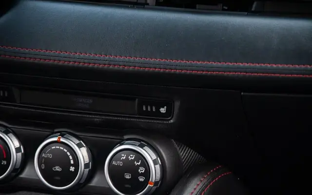 MAZDA 2 SKYACTIV-D 105 Exclusive-Line