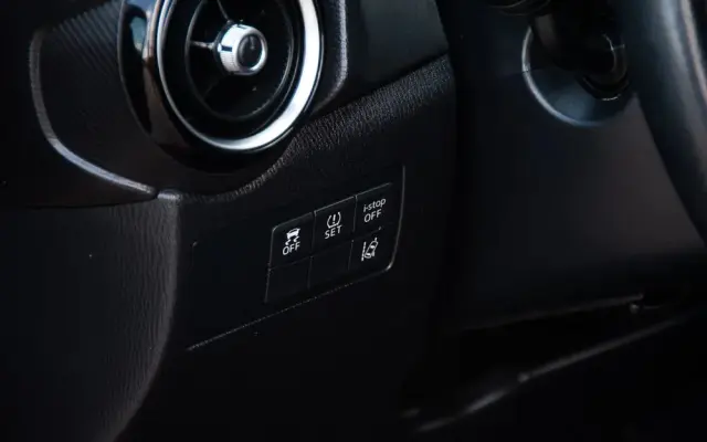 MAZDA 2 SKYACTIV-D 105 Exclusive-Line