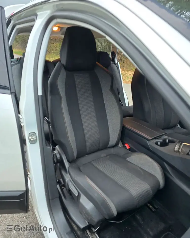 PEUGEOT 5008 PureTech 130 Active