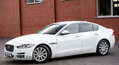 JAGUAR XE 