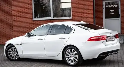 JAGUAR XE 