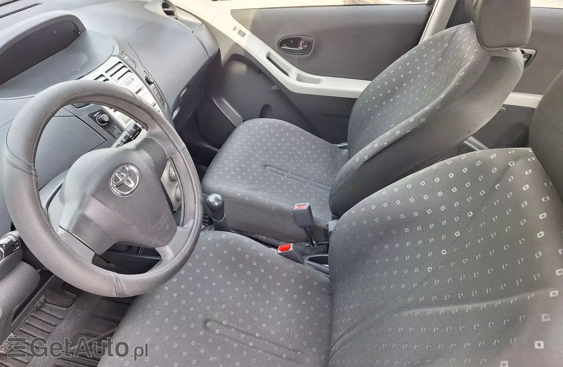 TOYOTA Yaris 1.0 i VVT-i (69 KM)