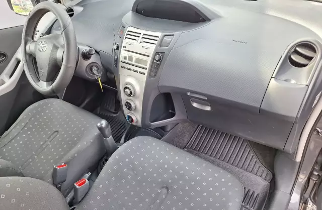 TOYOTA Yaris 1.0 i VVT-i (69 KM)