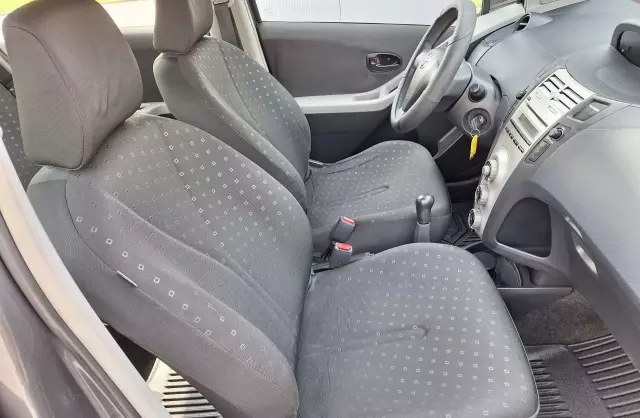 TOYOTA Yaris 1.0 i VVT-i (69 KM)