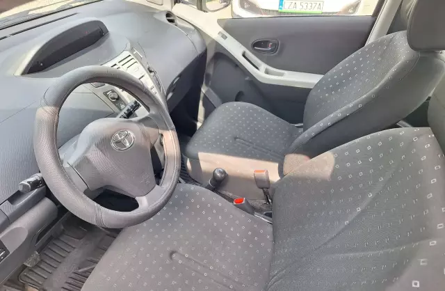 TOYOTA Yaris 1.0 i VVT-i (69 KM)