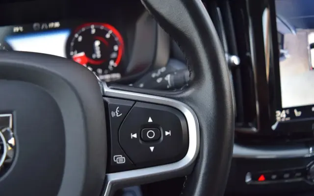 VOLVO XC 60 D4 Geartronic Momentum Pro