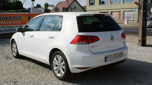 VOLKSWAGEN Golf 