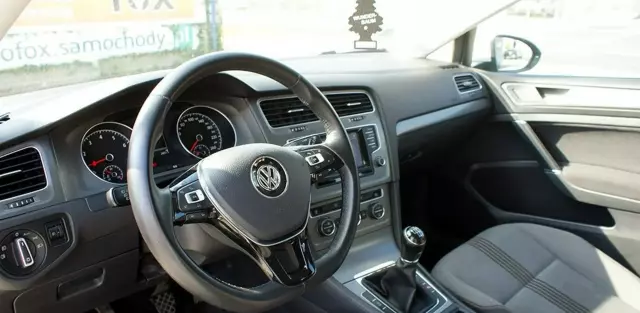 VOLKSWAGEN Golf 