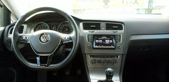 VOLKSWAGEN Golf 