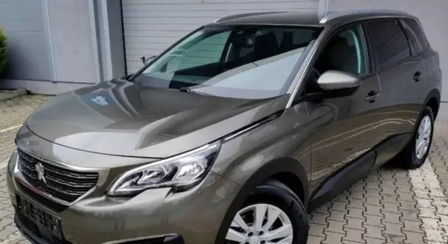 PEUGEOT 5008 