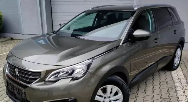 PEUGEOT 5008 