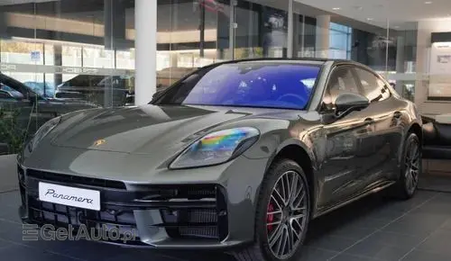 PORSCHE Panamera 