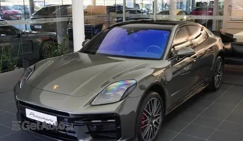 PORSCHE Panamera 