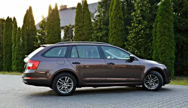 SKODA Octavia 