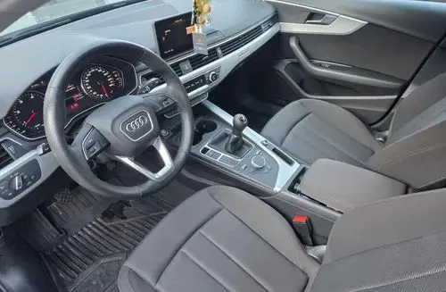 AUDI A4 