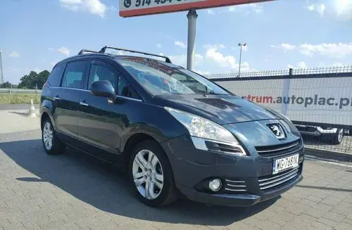 PEUGEOT 5008 