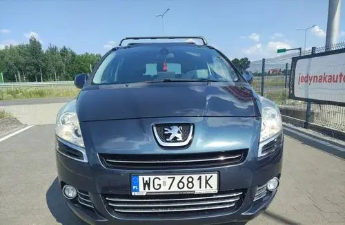 PEUGEOT 5008 