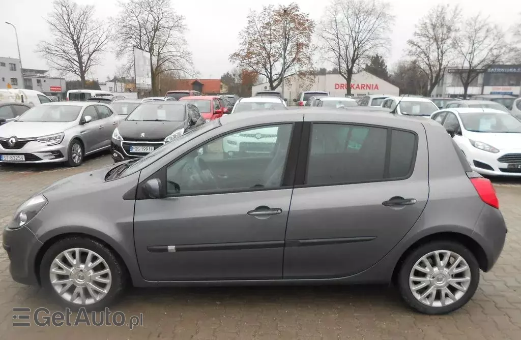 RENAULT Clio 