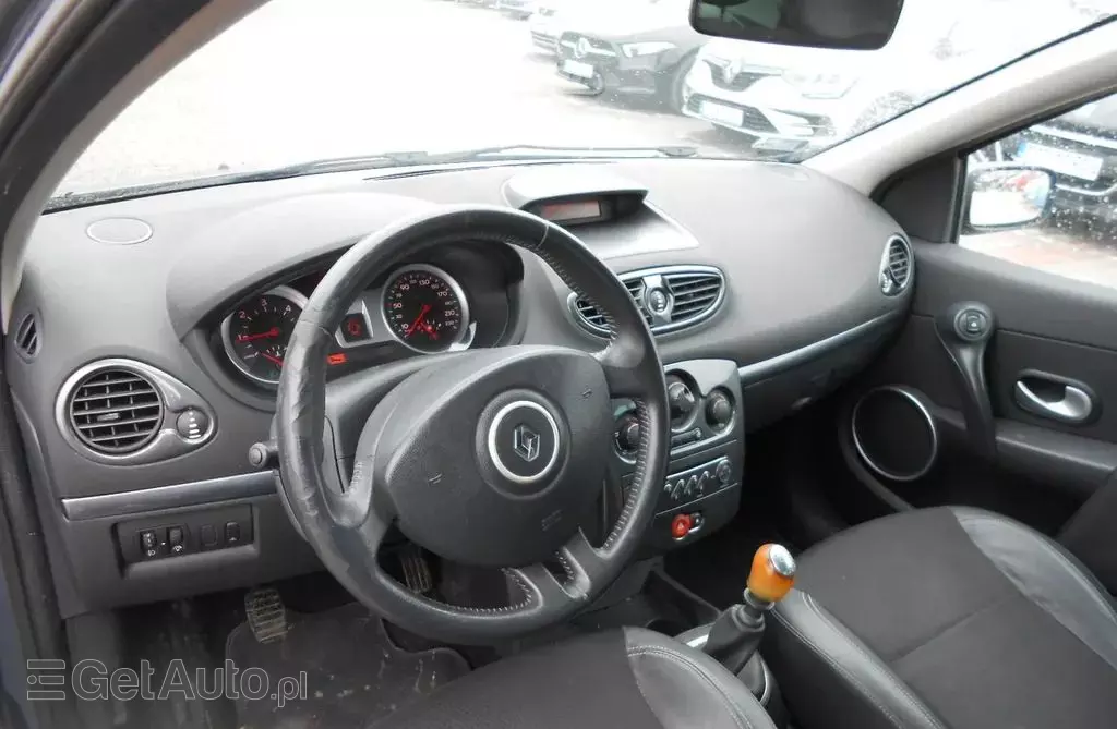 RENAULT Clio 