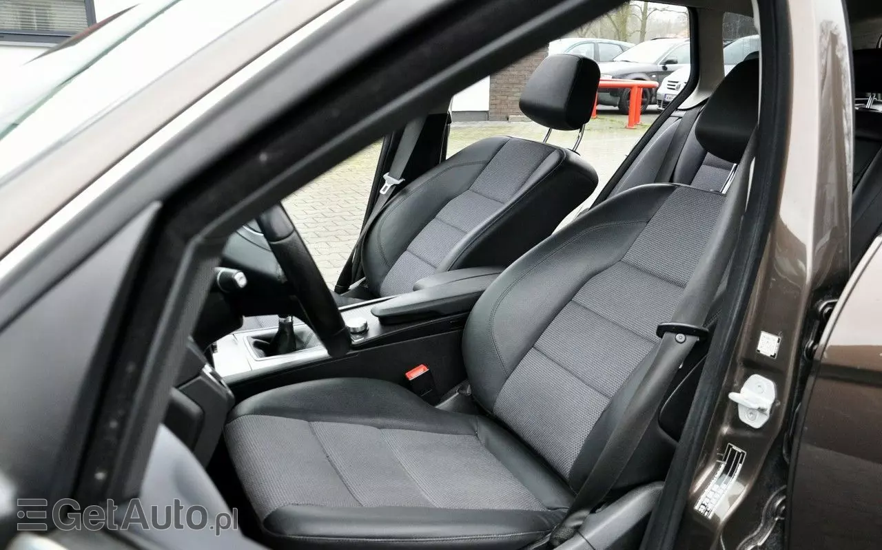 MERCEDES-BENZ Klasa C 180 T CDI DPF (BlueEFFICIENCY) Elegance