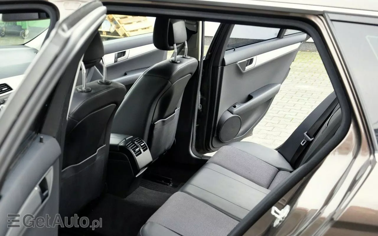 MERCEDES-BENZ Klasa C 180 T CDI DPF (BlueEFFICIENCY) Elegance
