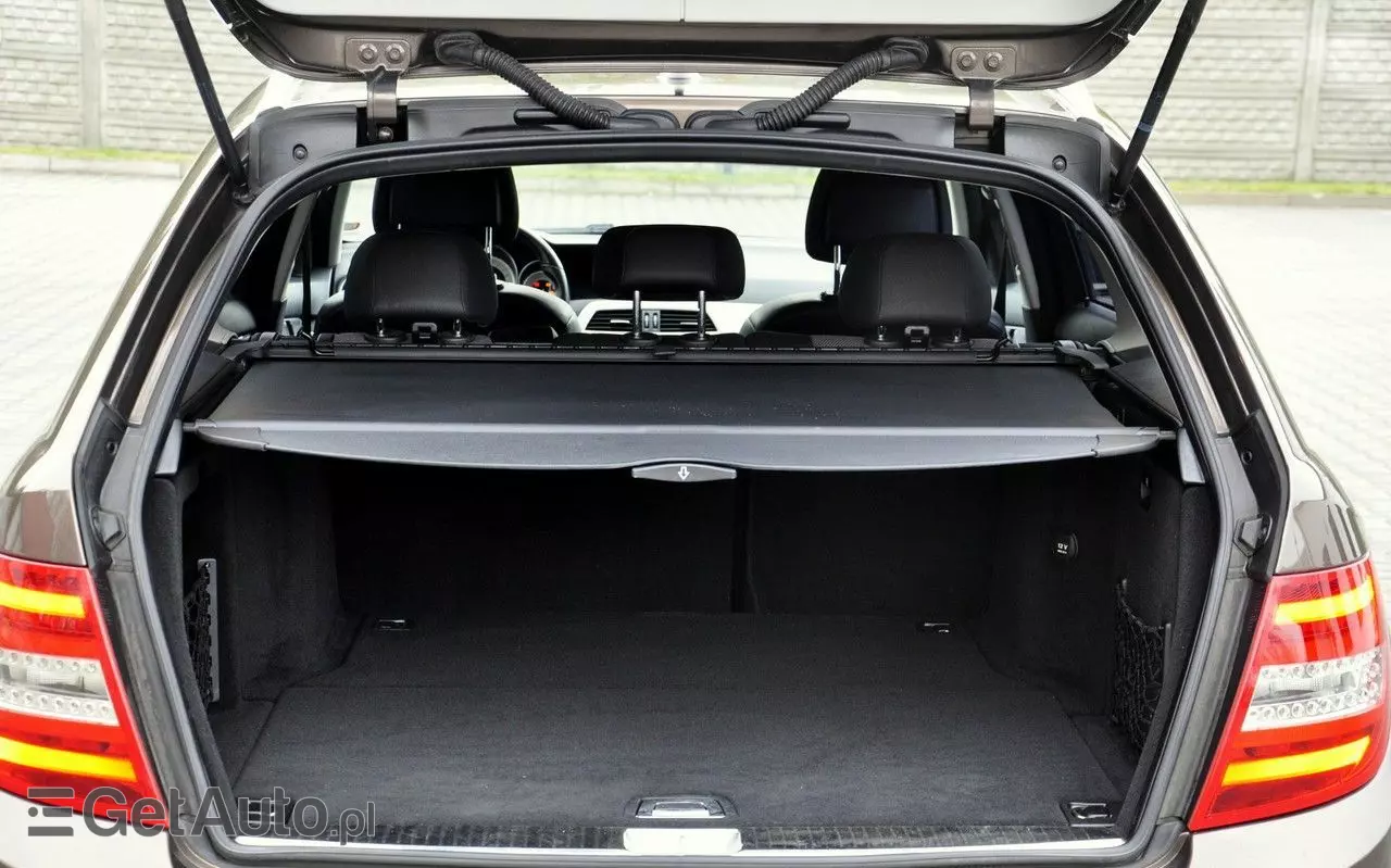 MERCEDES-BENZ Klasa C 180 T CDI DPF (BlueEFFICIENCY) Elegance