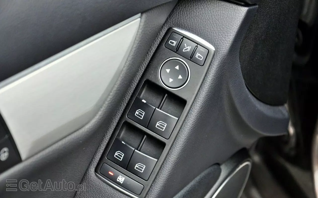 MERCEDES-BENZ Klasa C 180 T CDI DPF (BlueEFFICIENCY) Elegance