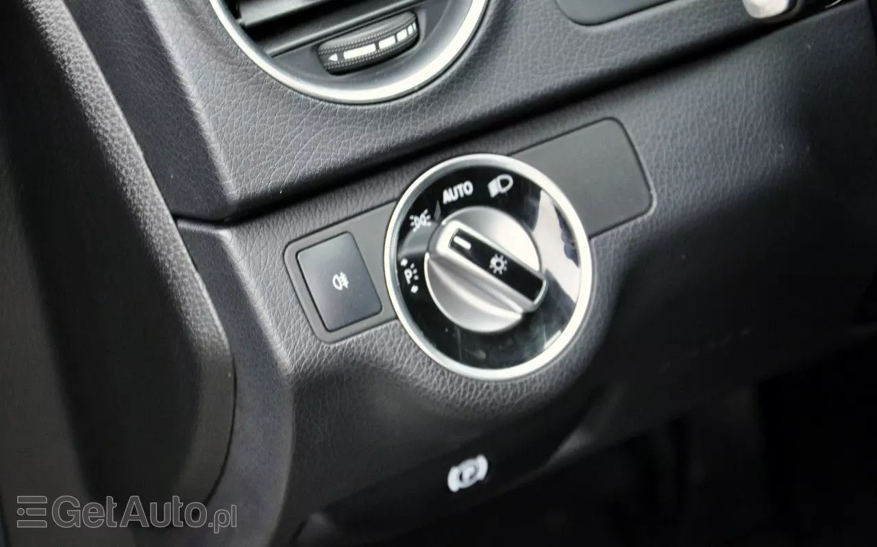 MERCEDES-BENZ Klasa C 180 T CDI DPF (BlueEFFICIENCY) Elegance