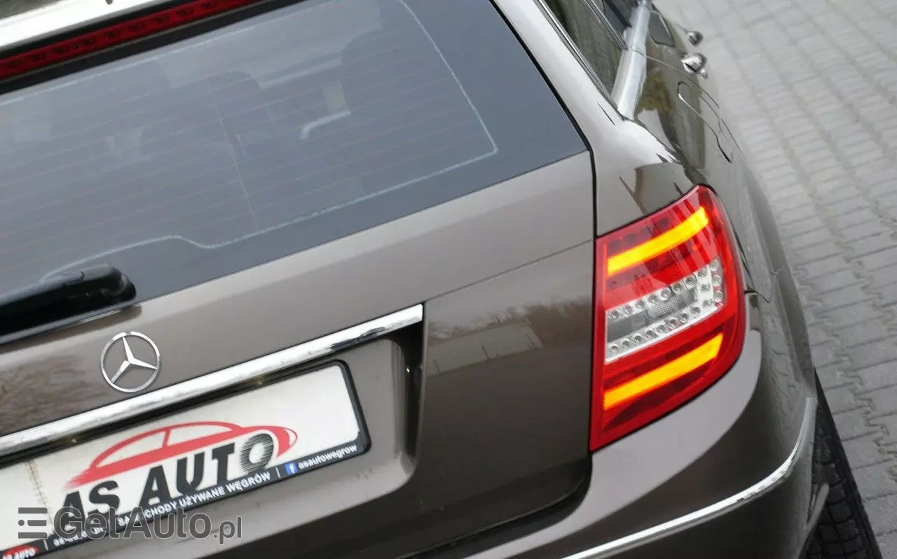 MERCEDES-BENZ Klasa C 180 T CDI DPF (BlueEFFICIENCY) Elegance