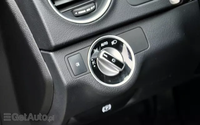 MERCEDES-BENZ Klasa C 180 T CDI DPF (BlueEFFICIENCY) Elegance