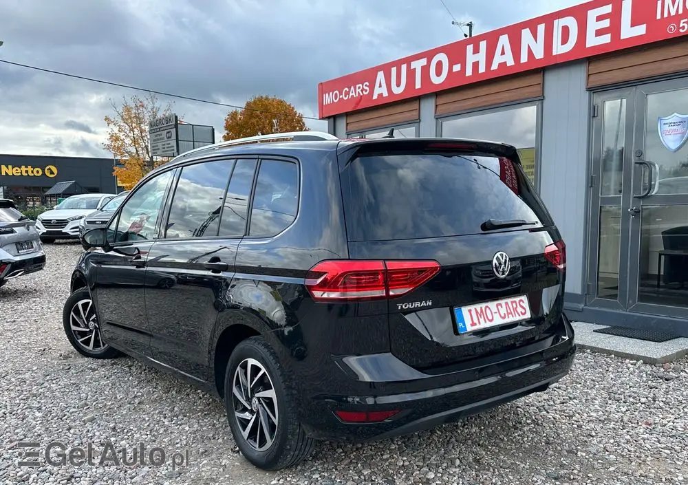 VOLKSWAGEN Touran 
