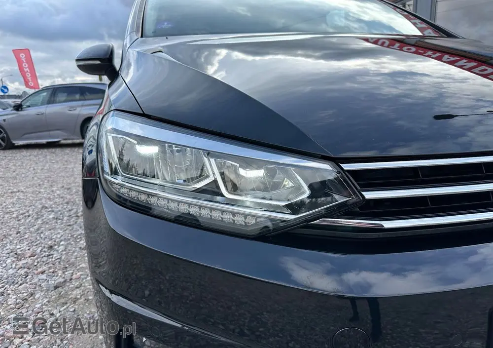 VOLKSWAGEN Touran 