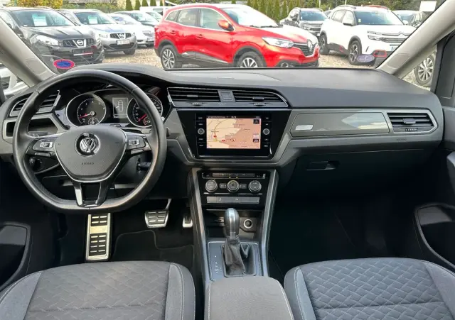 VOLKSWAGEN Touran 
