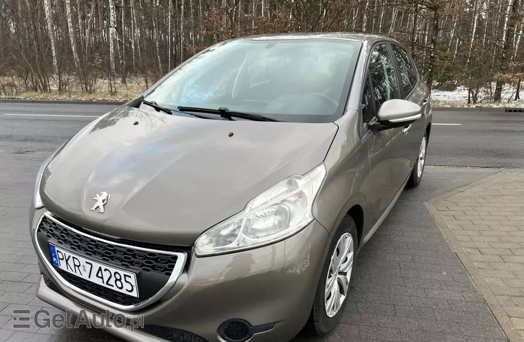 PEUGEOT 208 