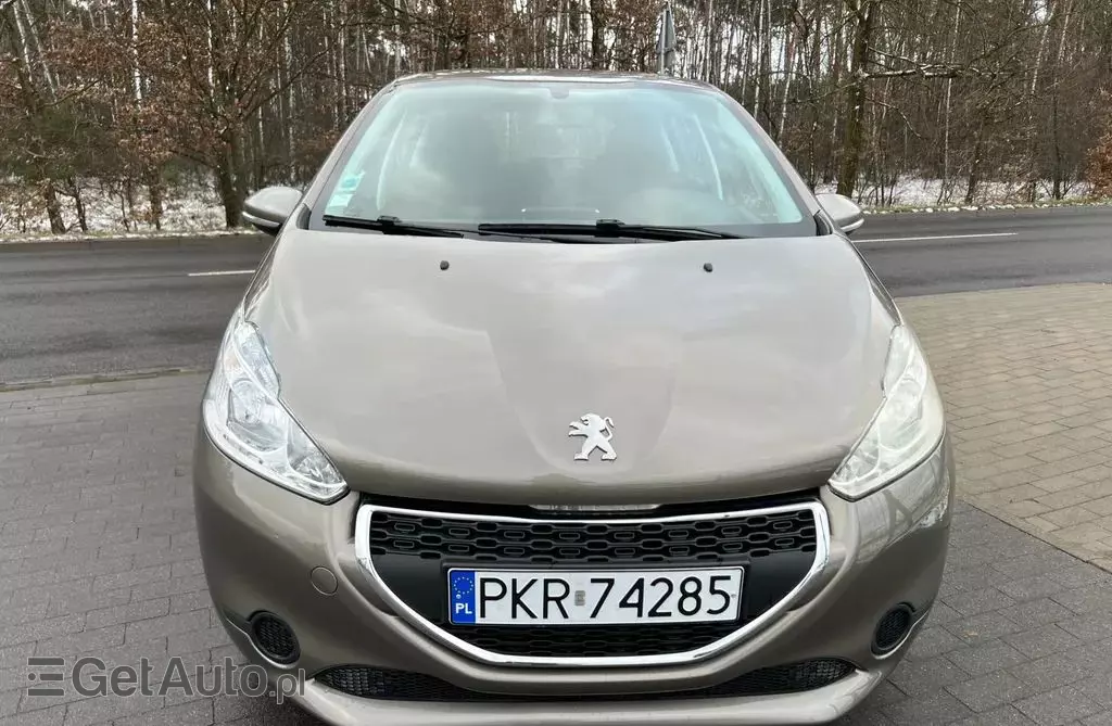 PEUGEOT 208 