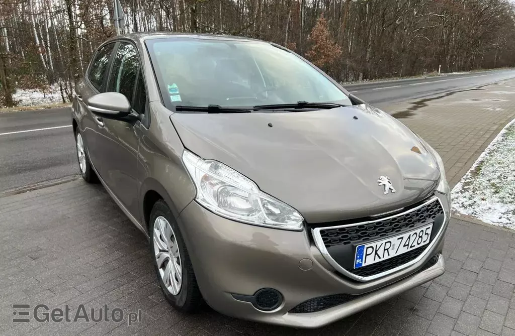 PEUGEOT 208 