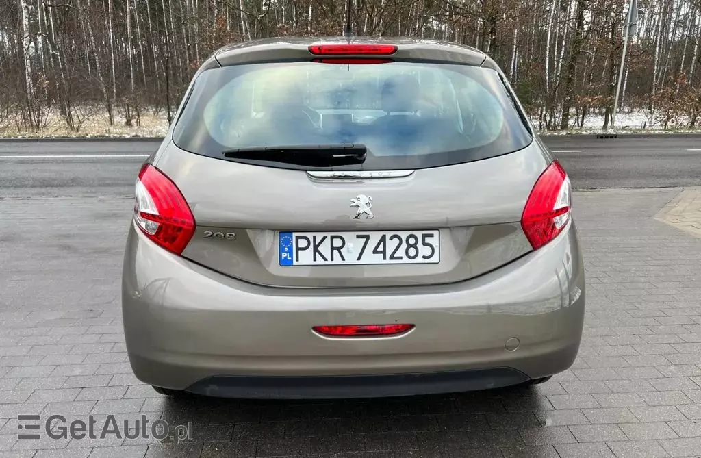 PEUGEOT 208 