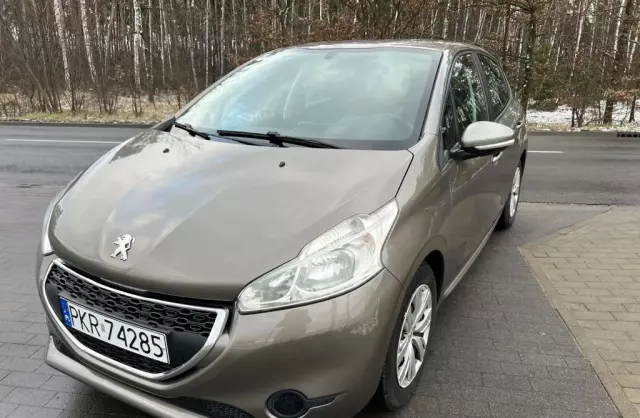 PEUGEOT 208 