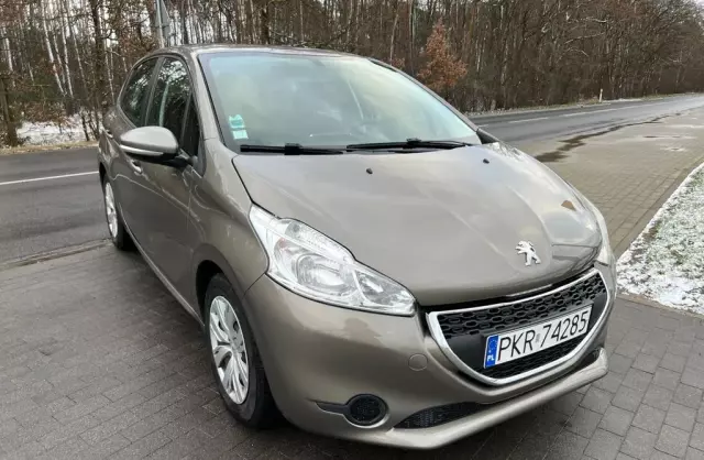 PEUGEOT 208 