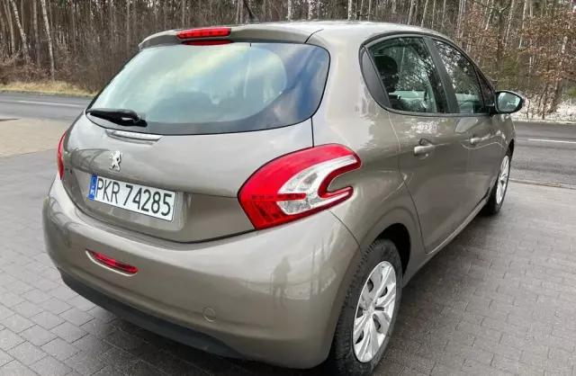 PEUGEOT 208 