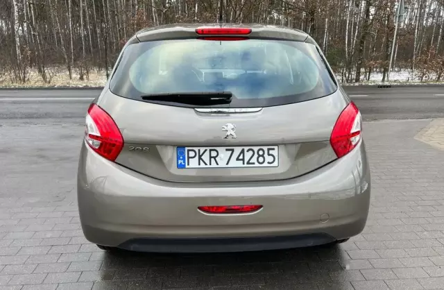 PEUGEOT 208 