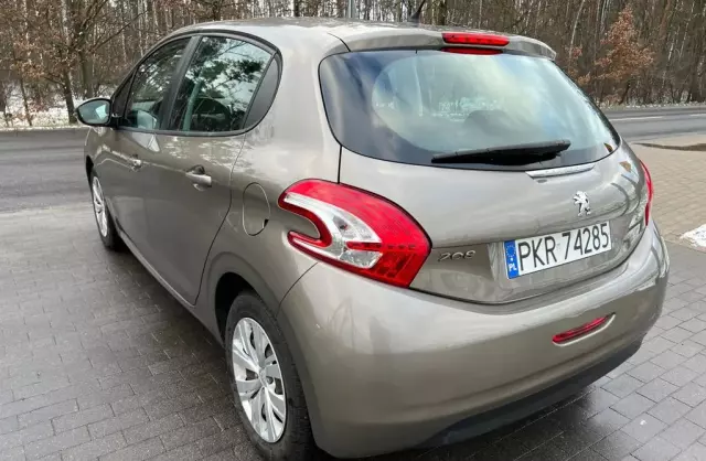 PEUGEOT 208 