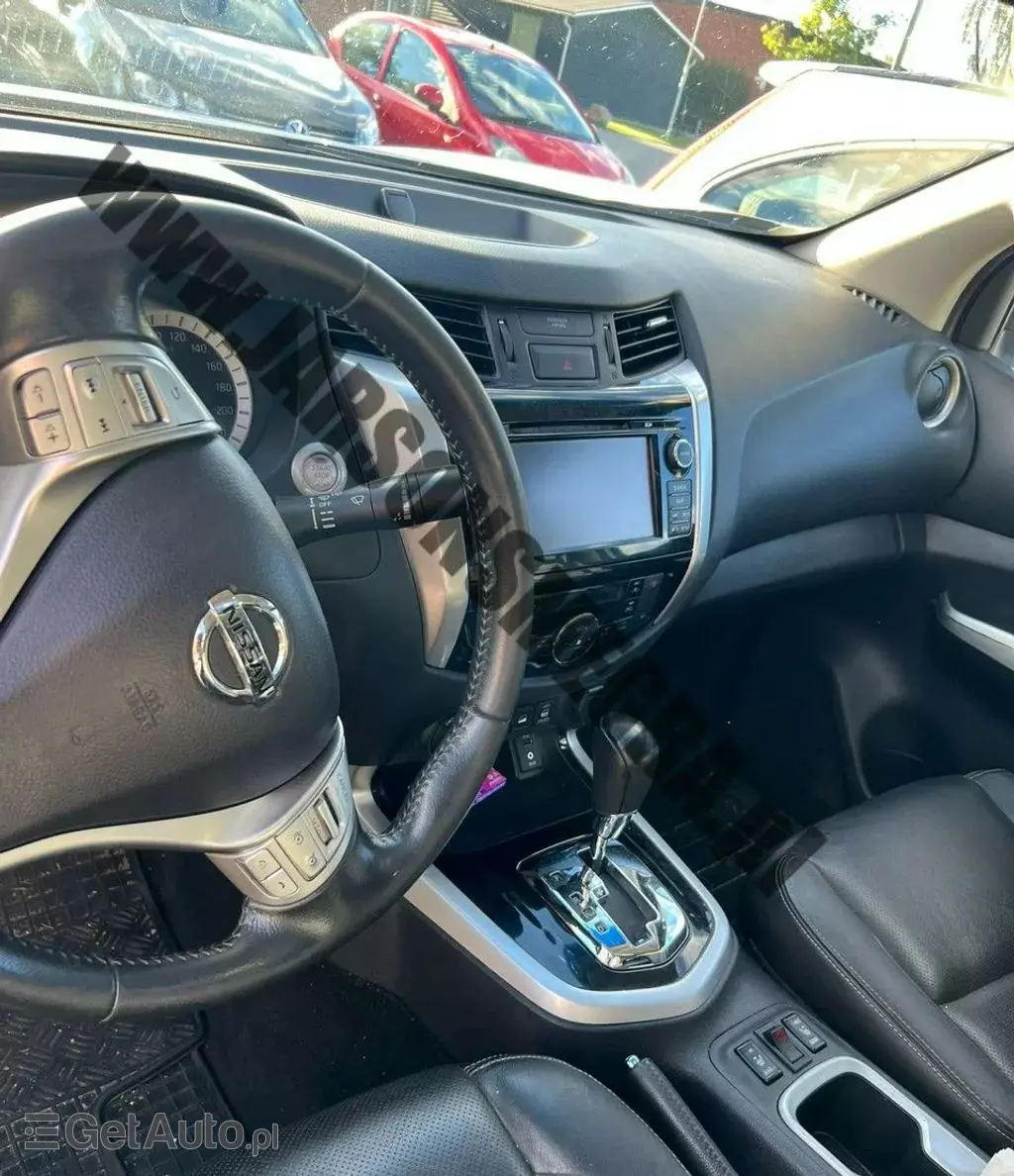 NISSAN Navara 