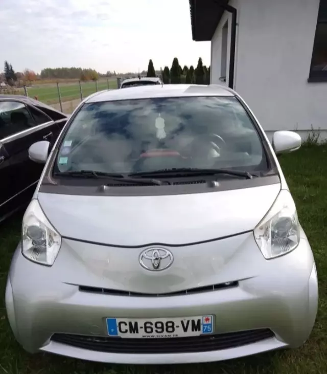 TOYOTA IQ 