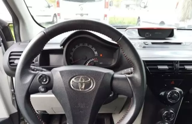 TOYOTA IQ 