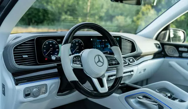 MERCEDES-BENZ GLS Maybach 