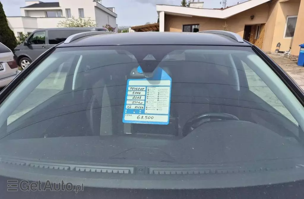 PEUGEOT 5008 