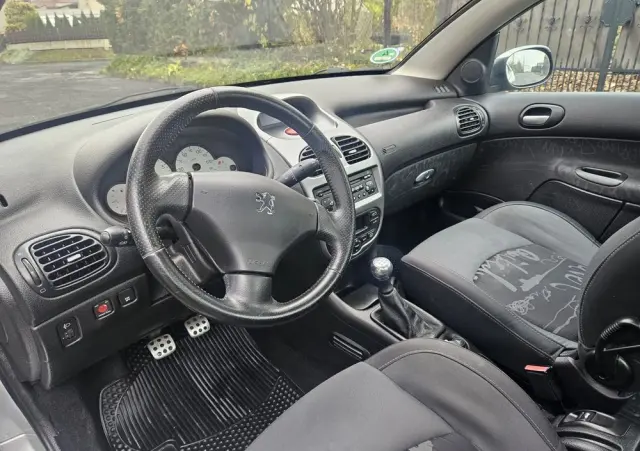 PEUGEOT 206 1.6 Quiksilver