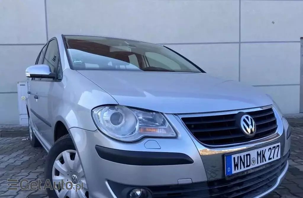 VOLKSWAGEN Touran 